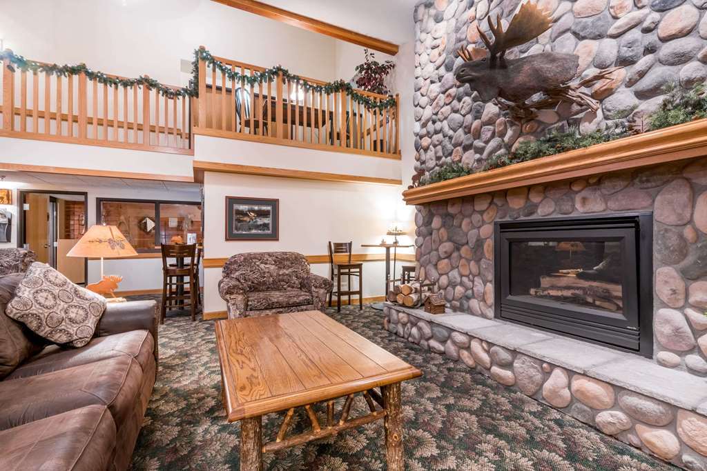 Moose Lake Lodge & Suites Interior photo