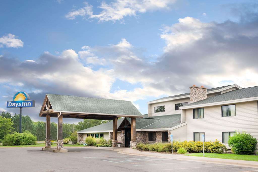 Moose Lake Lodge & Suites Exterior photo